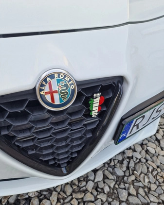 Alfa Romeo Giulietta cena 47000 przebieg: 105000, rok produkcji 2011 z Żmigród małe 191